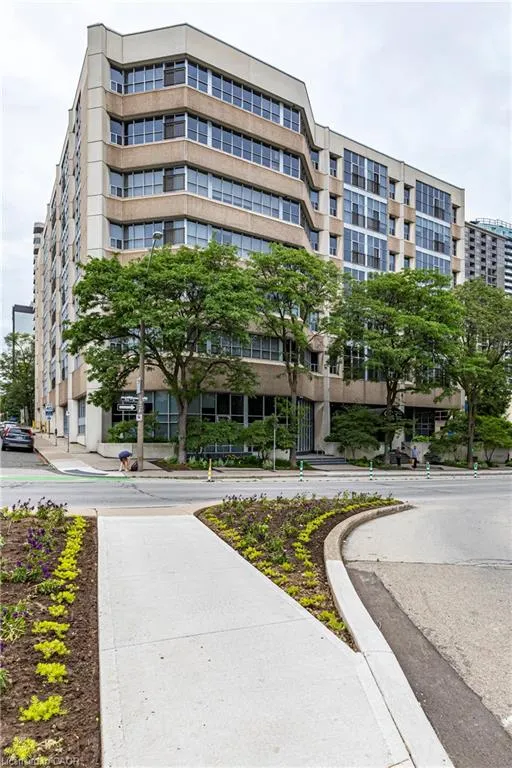 66 Bay Street #410