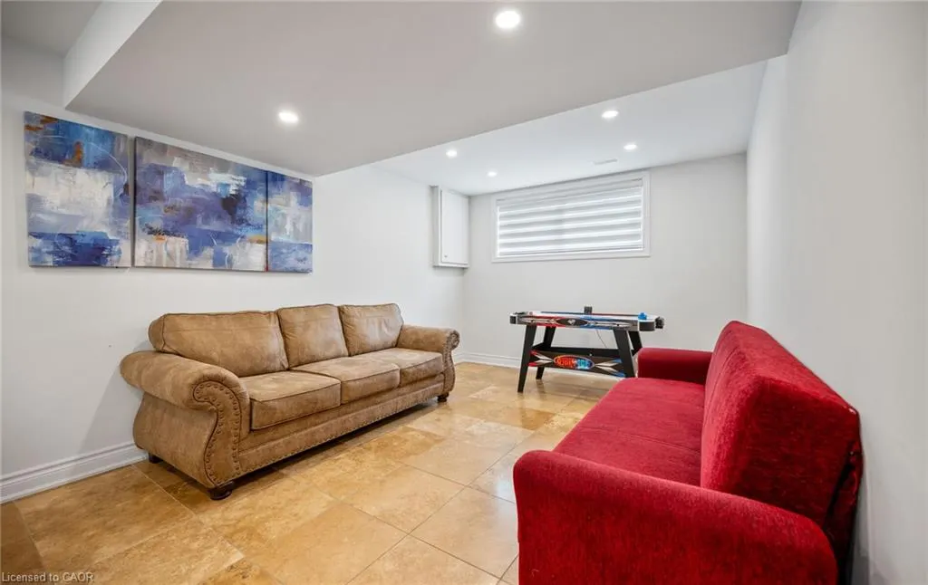 17 Wendakee Drive