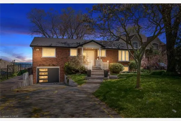 17 Wendakee Drive