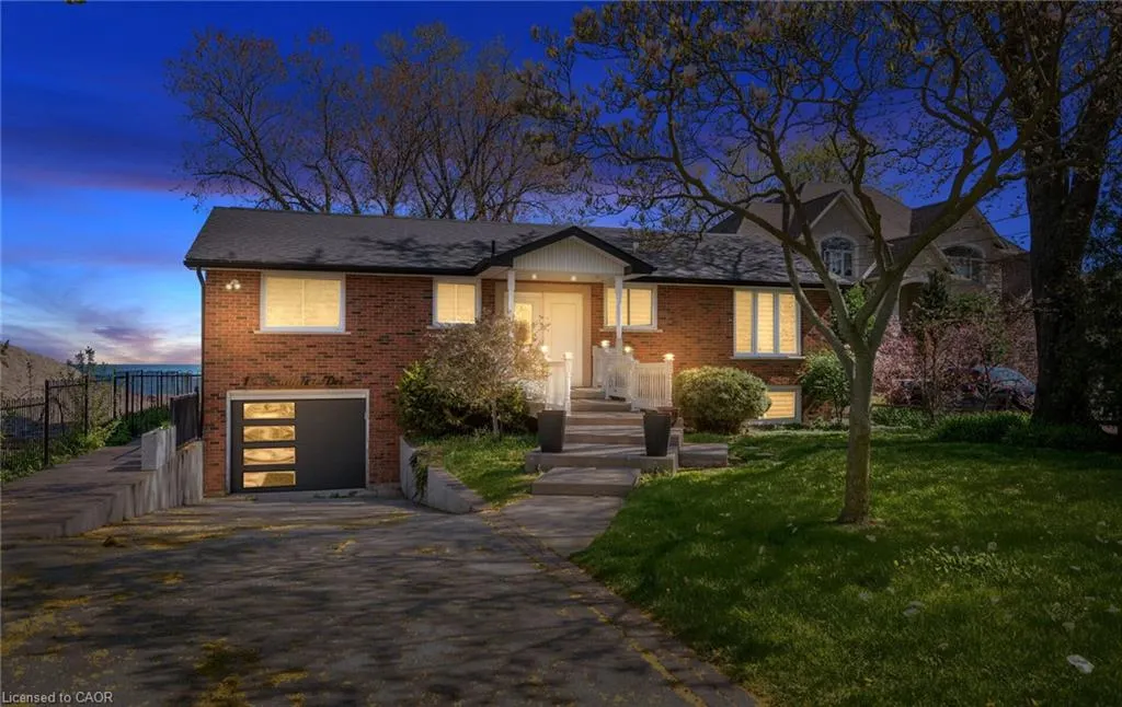 17 Wendakee Drive