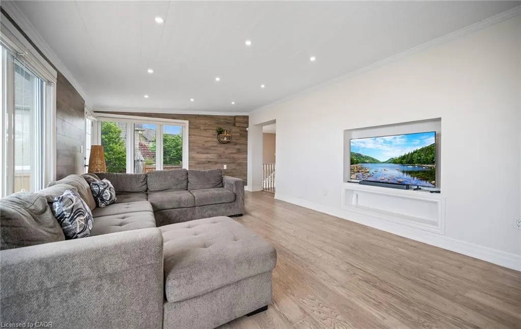 17 Wendakee Drive