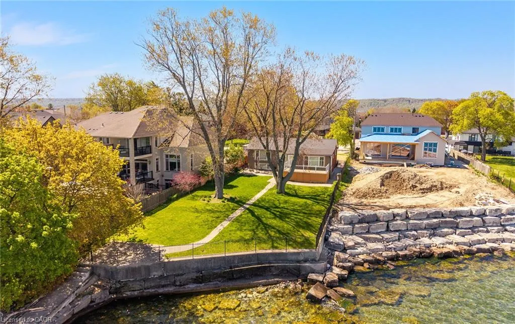 17 Wendakee Drive