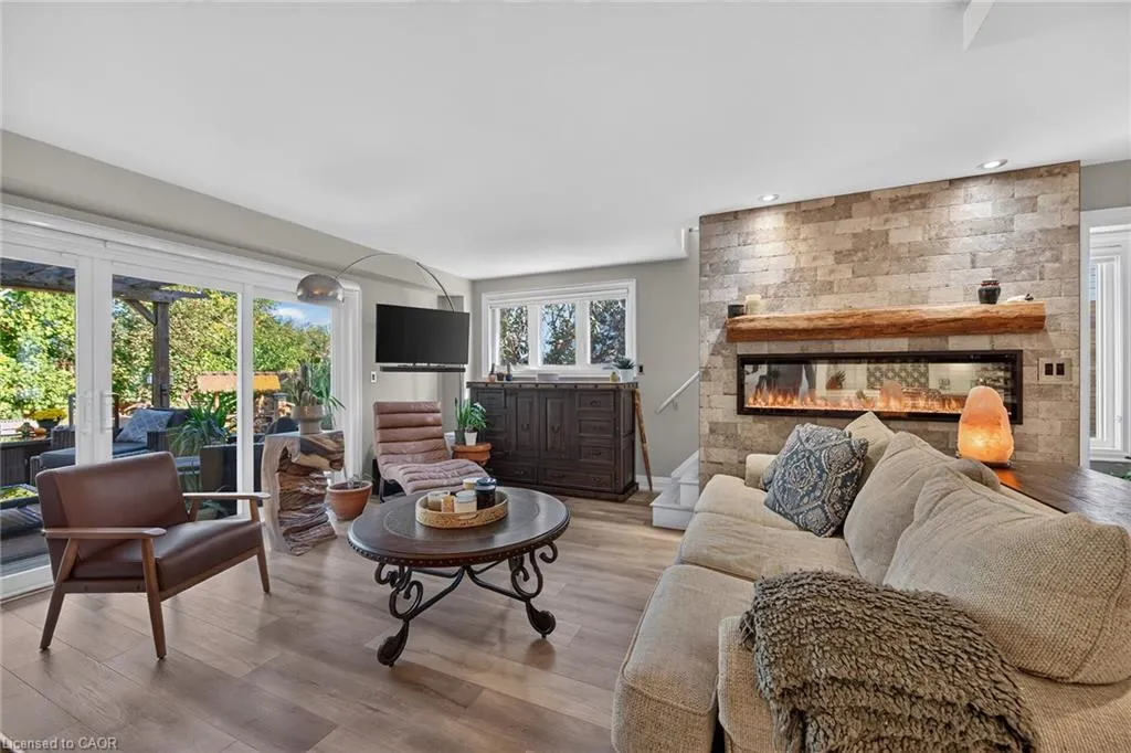 4377 Beverley Crescent