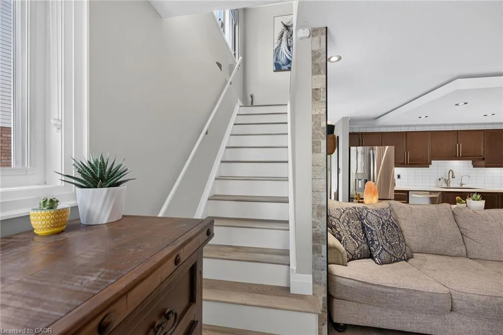 4377 Beverley Crescent