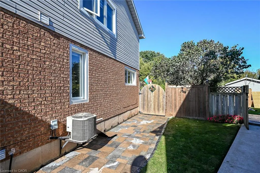 4377 Beverley Crescent