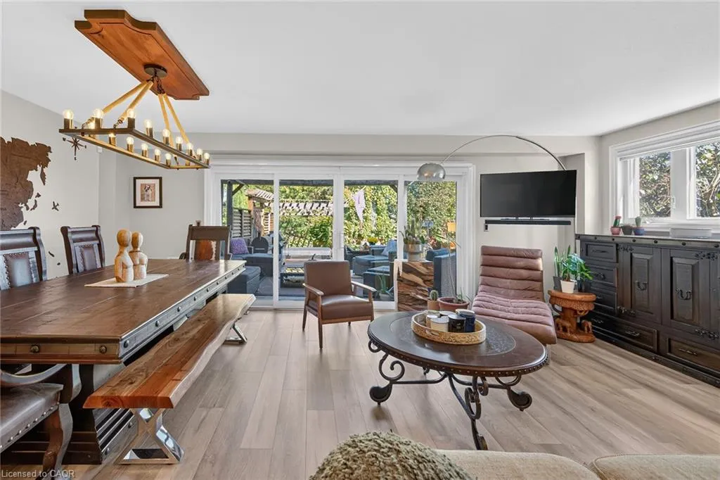 4377 Beverley Crescent