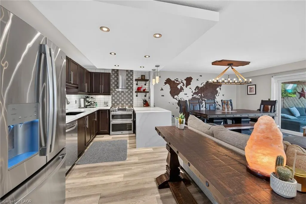 4377 Beverley Crescent