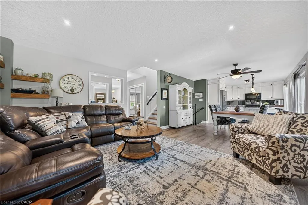 6 Mathews Court