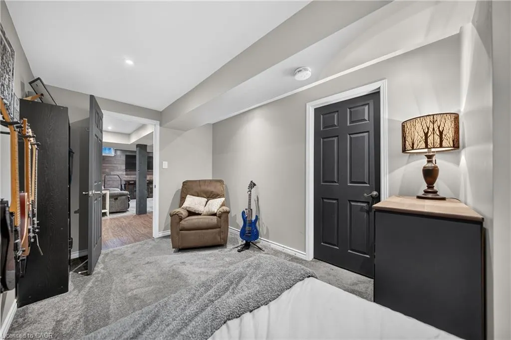 6 Mathews Court