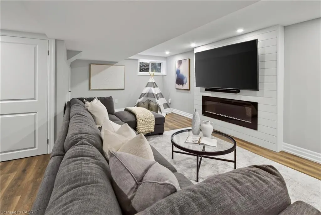 3523 Kingbird Court