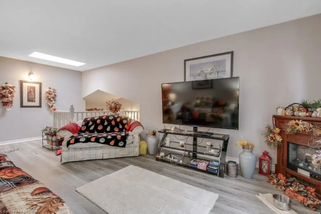 72 Lynden Hill Crescent