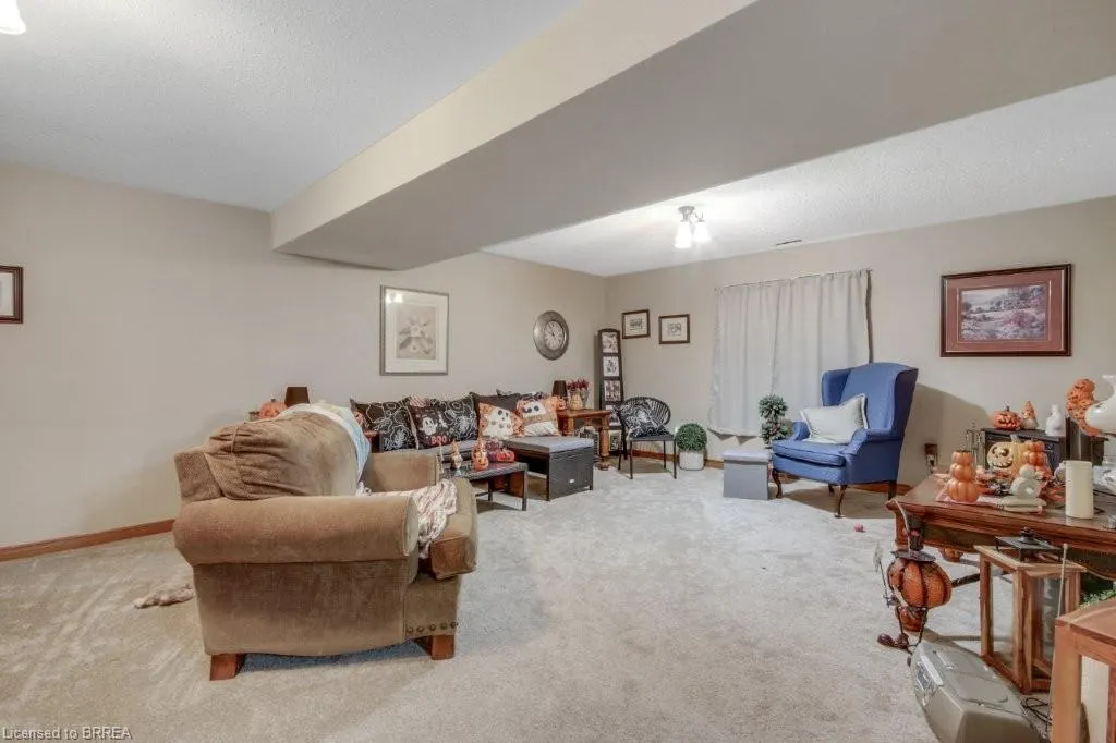 72 Lynden Hill Crescent