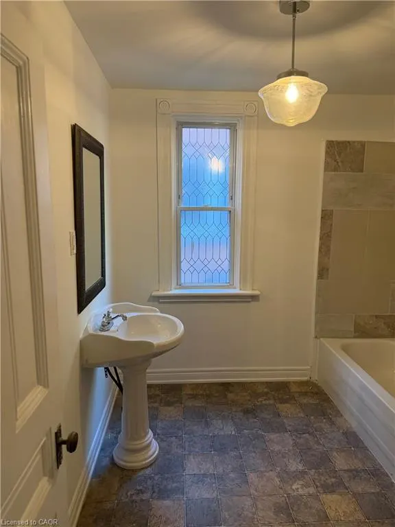 73 Sherman Avenue S #MAIN