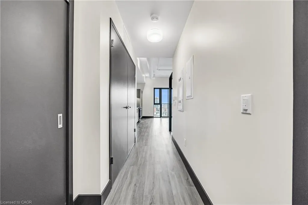 121 King Street E #605