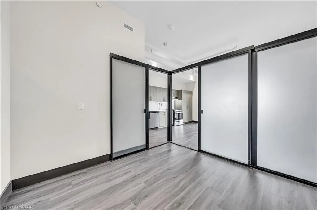 121 King Street E #605
