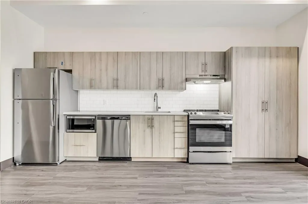 121 King Street E #605