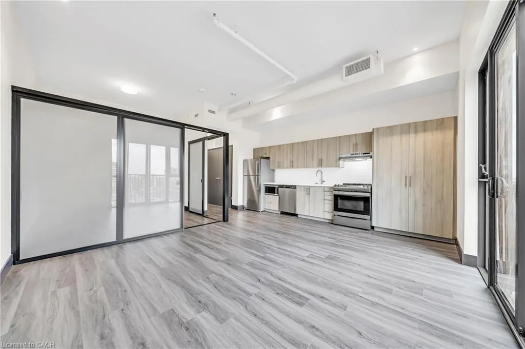 121 King Street E #605