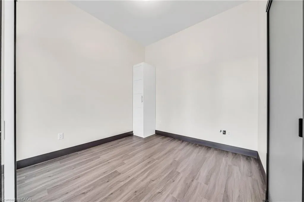 121 King Street E #605