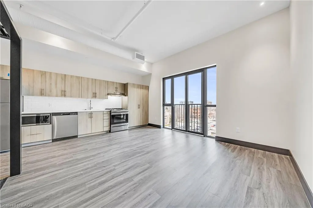 121 King Street E #605