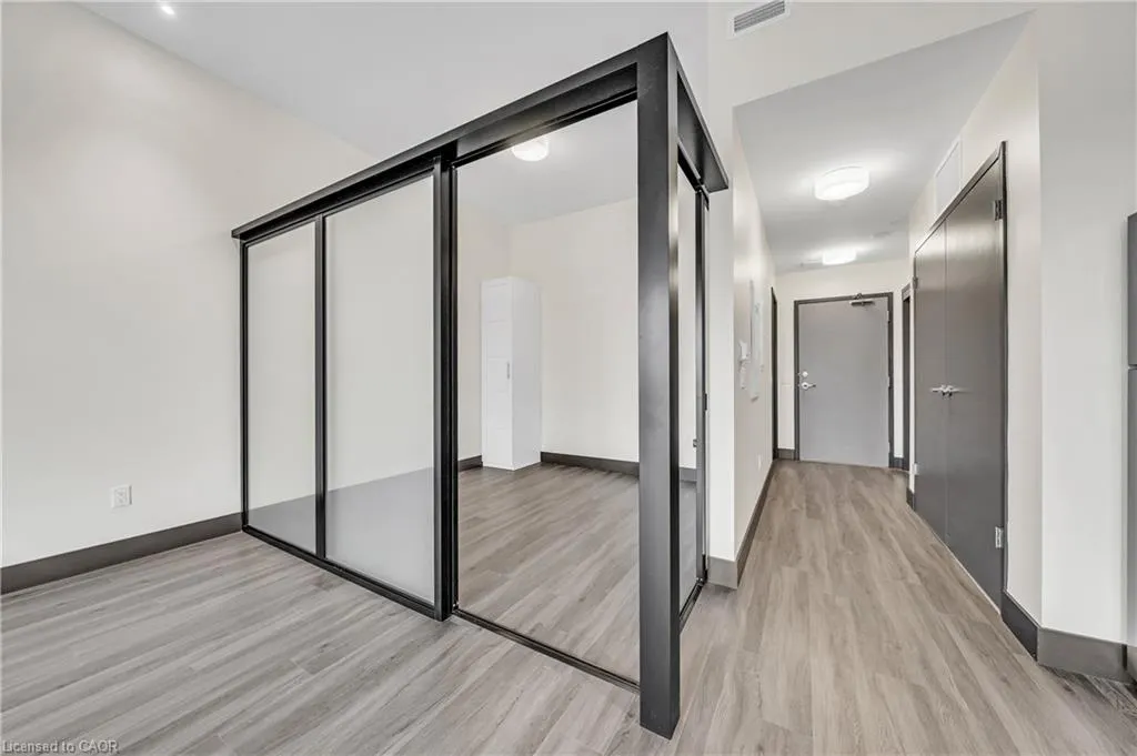 121 King Street E #605