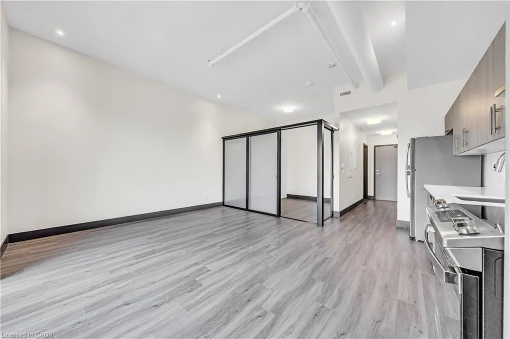 121 King Street E #605