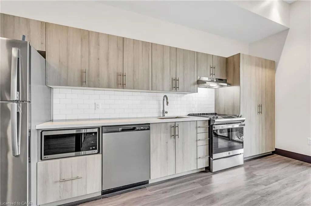 121 King Street E #605