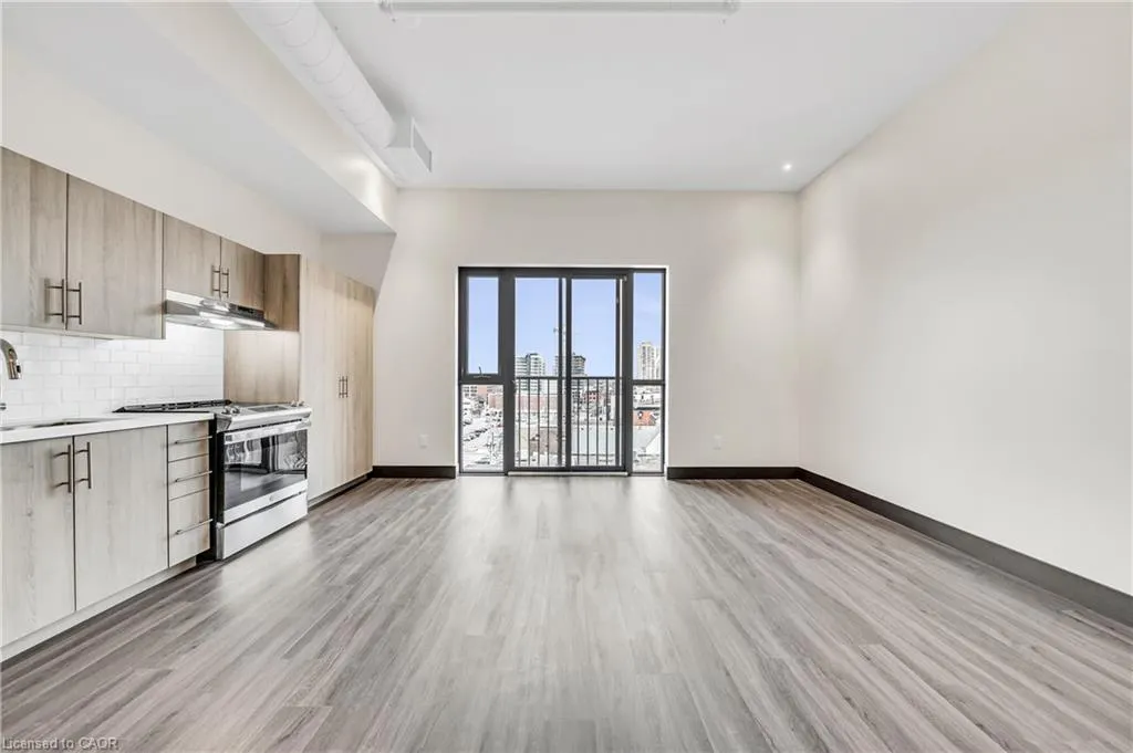 121 King Street E #605