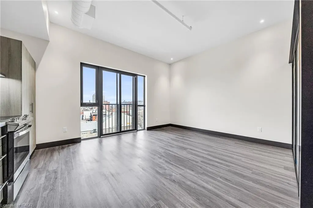 121 King Street E #605