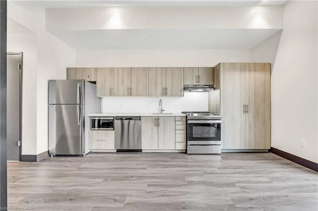 121 King Street E #605