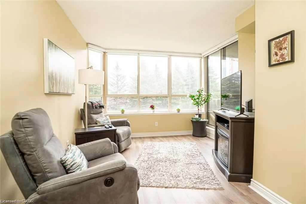 33 Weldrick Road E #209