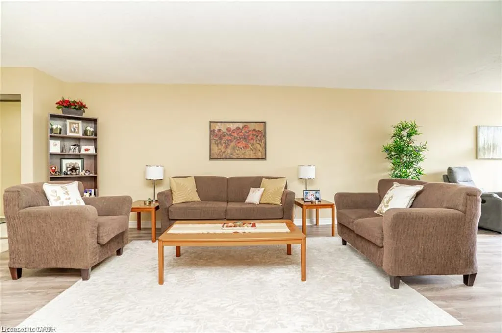 33 Weldrick Road E #209