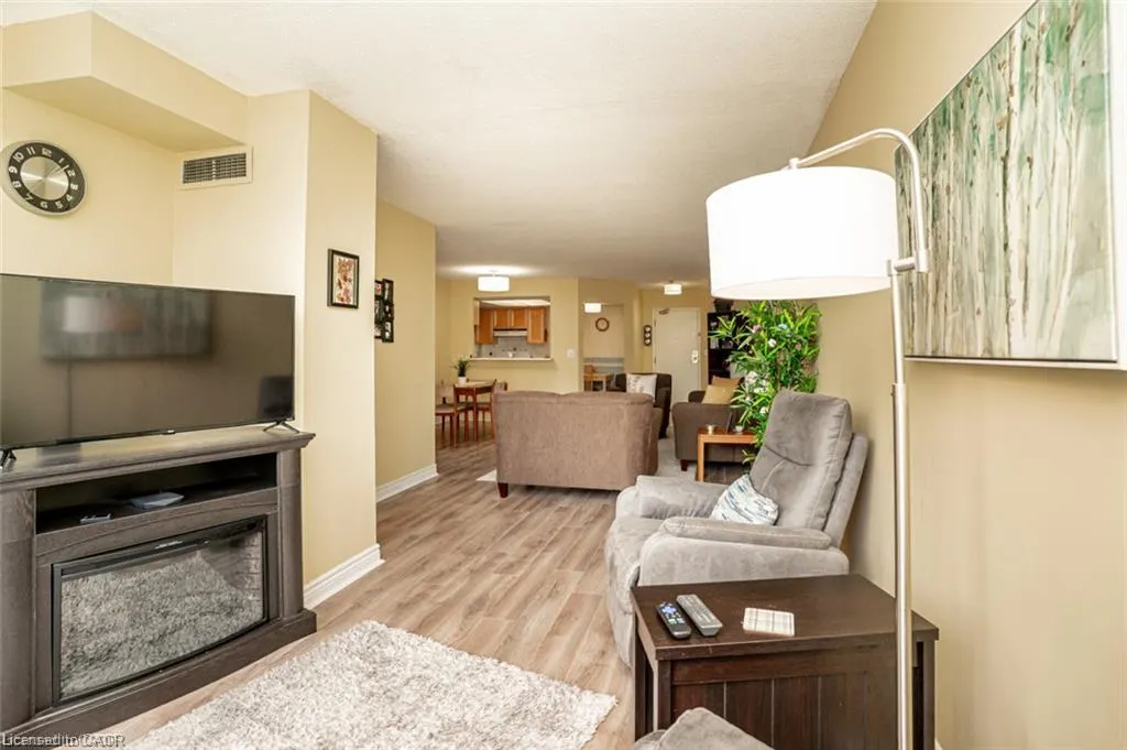 33 Weldrick Road E #209