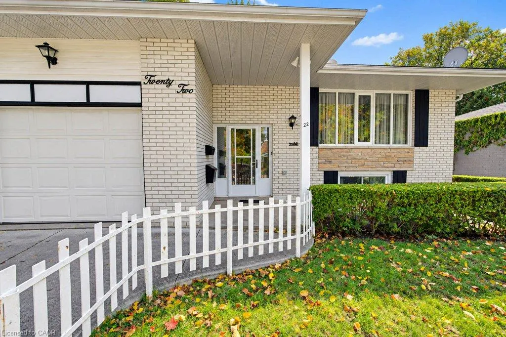 22 Clarke Street W