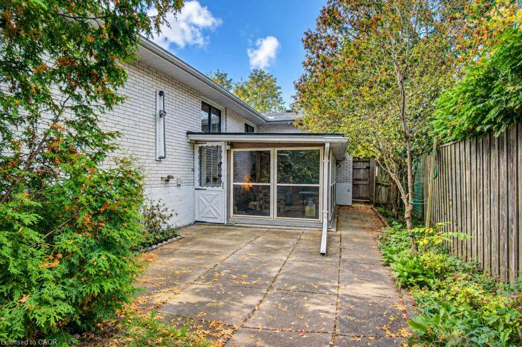22 Clarke Street W