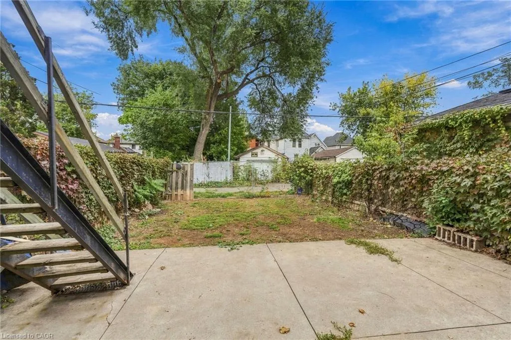 32 Oak Avenue