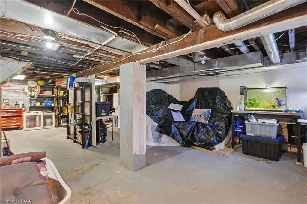 32 Oak Avenue