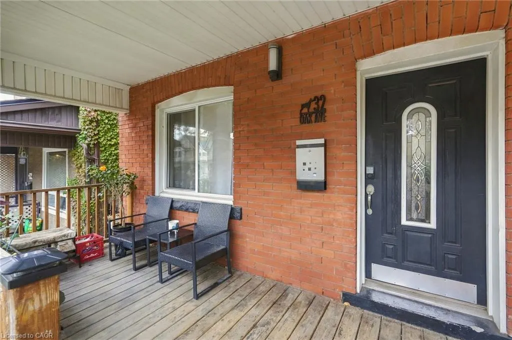 32 Oak Avenue