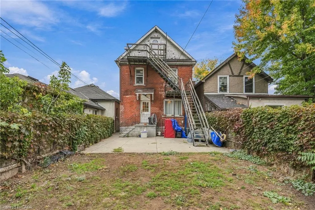 32 Oak Avenue