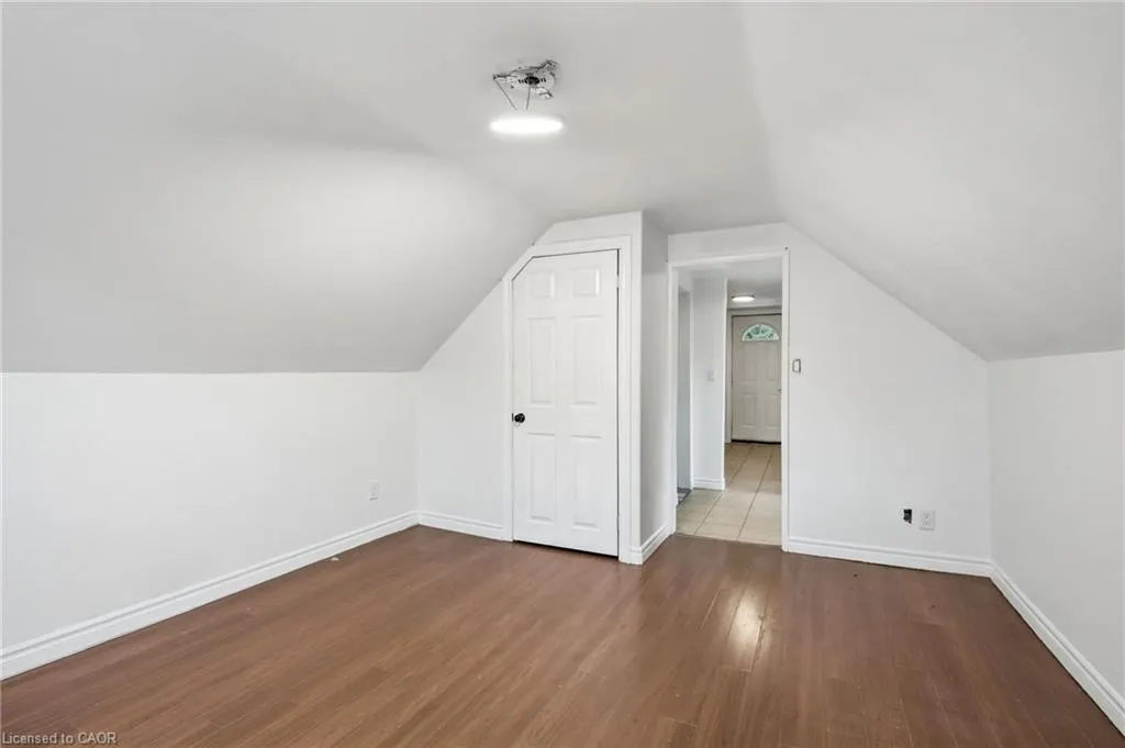 32 Oak Avenue