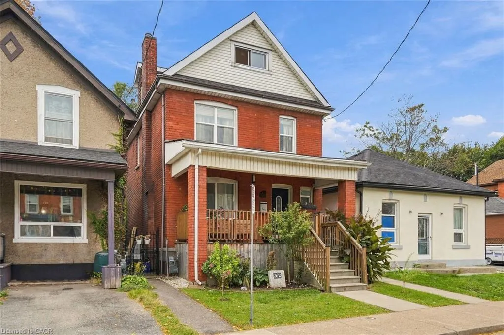 32 Oak Avenue