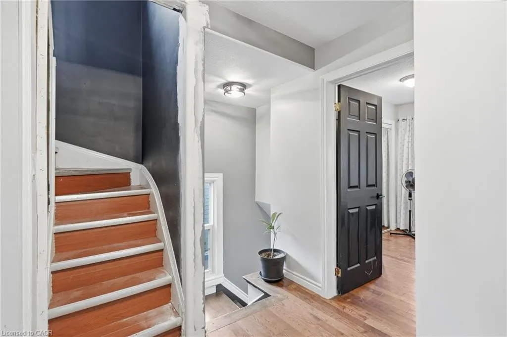 32 Oak Avenue