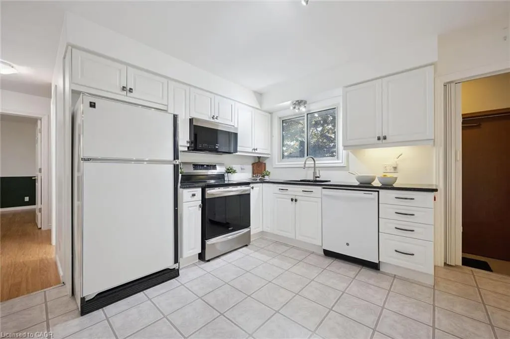 86 Lower Canada Crescent