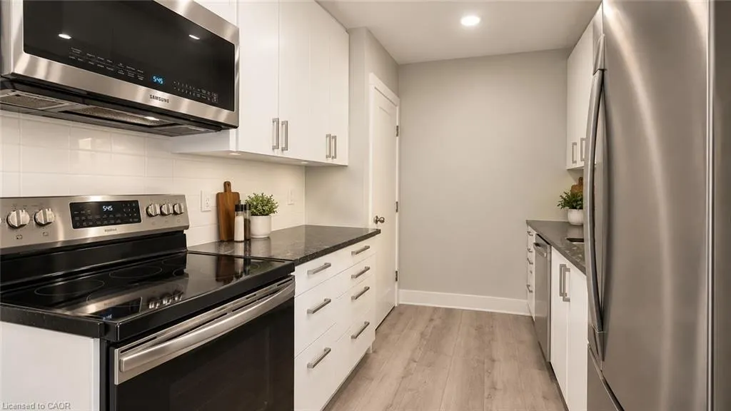 131 Kinzie Avenue #Main Floor