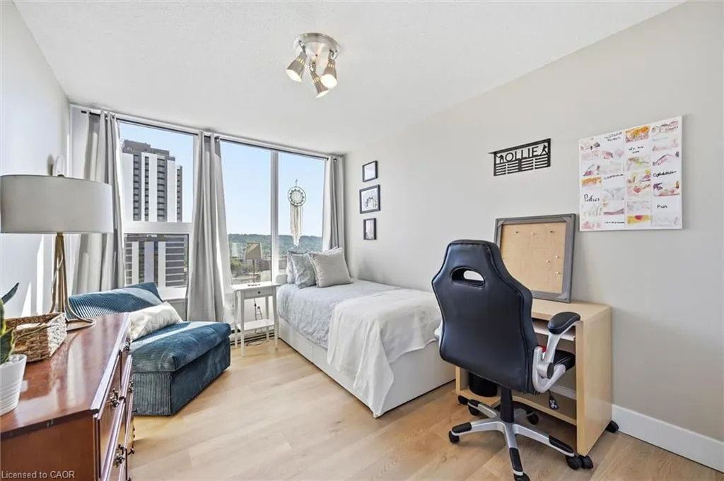 75 Queen Street N #1903