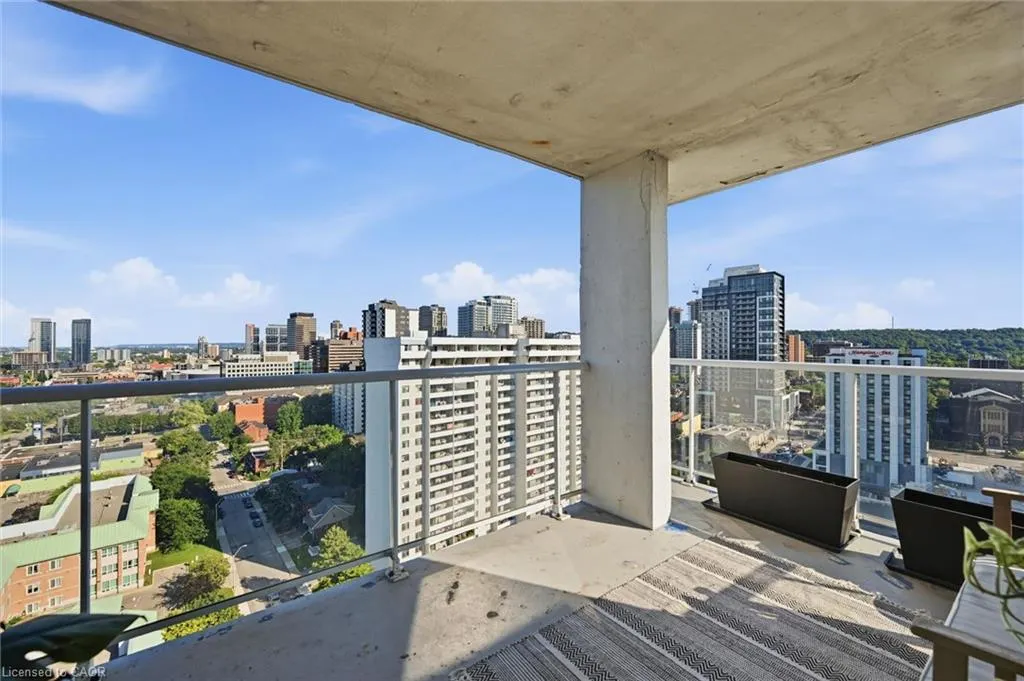 75 Queen Street N #1903