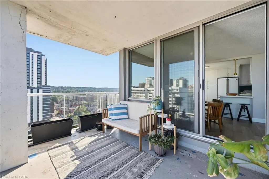 75 Queen Street N #1903