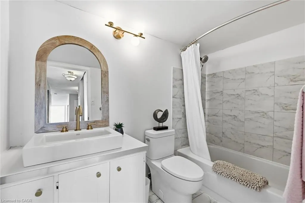 75 Queen Street N #1903