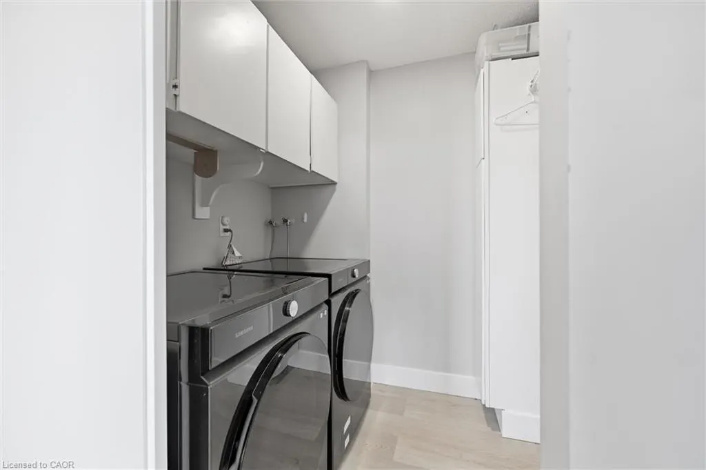 75 Queen Street N #1903