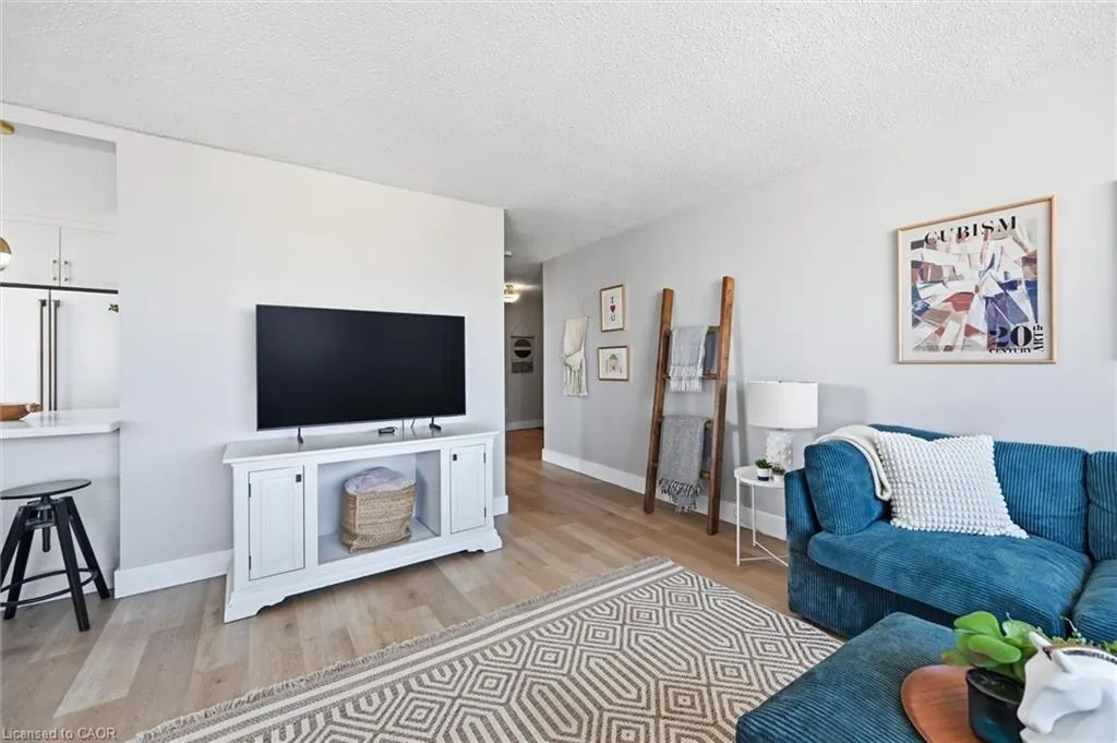75 Queen Street N #1903