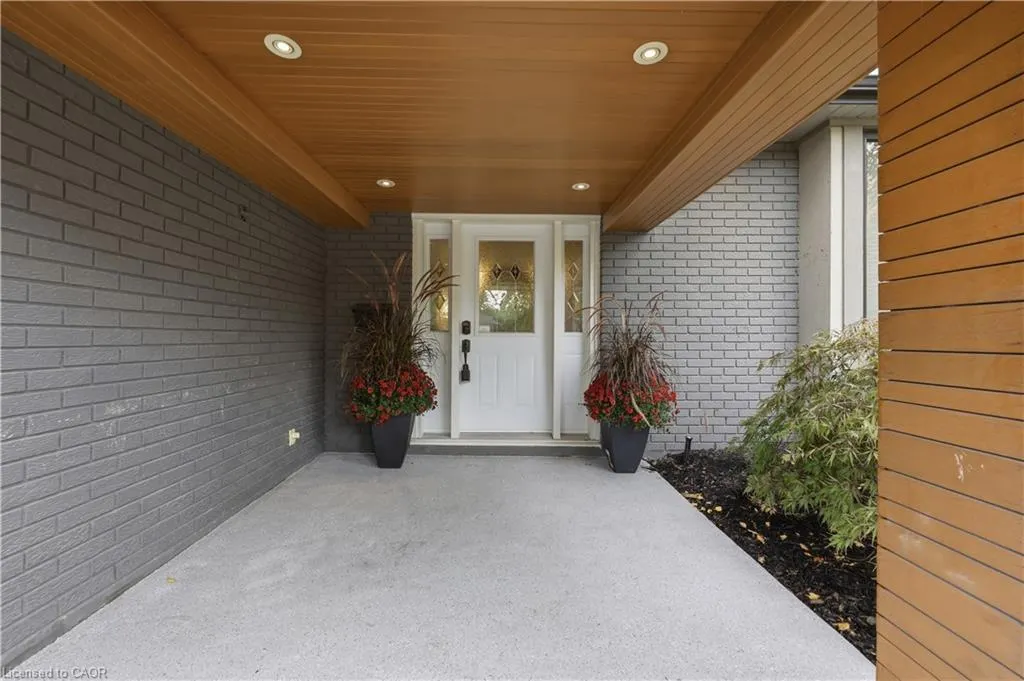 134 Fairwood Place W